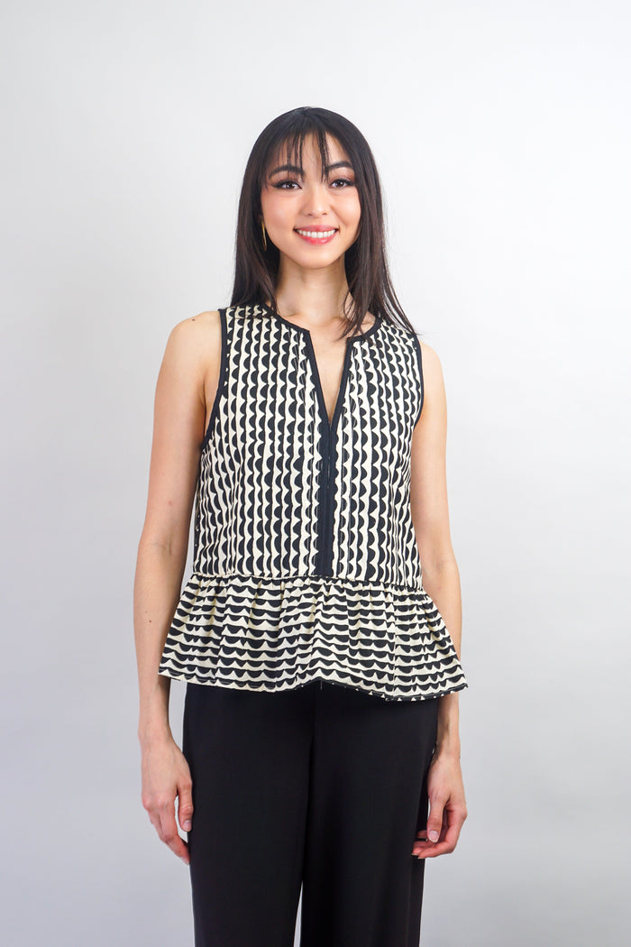 Private Label TOPS Cream/Black Scallop Print Sleeveless Blouse