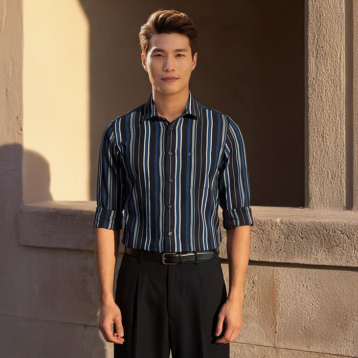 Full sleeves Slim Fit Black Structured Striper Shirt